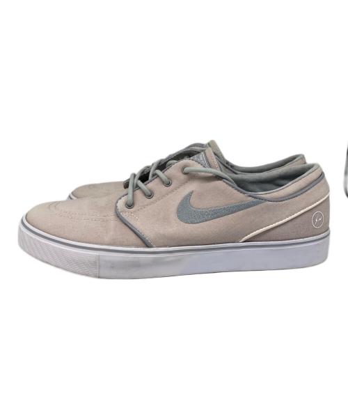 NIKE SB（ナイキエスビー）NIKE SB (ナイキエスビー) FRAGMENT DESIGN (フラグメントデザイン) Zoom Stefan Janoski ローカットスニーカー Wolf Grey/White サイズ:28.5の古着・服飾アイテム