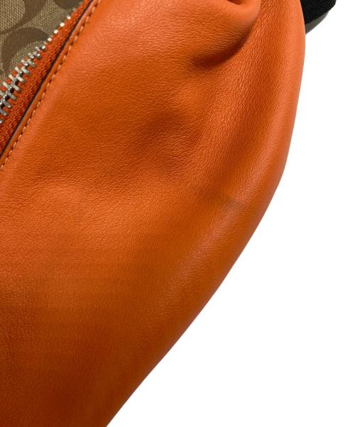 COACH（コーチ）COACH (コーチ) チャーリー ミディアム シグネチャー リュックサック ベージュ×オレンジ サイズ:なしの古着・服飾アイテム