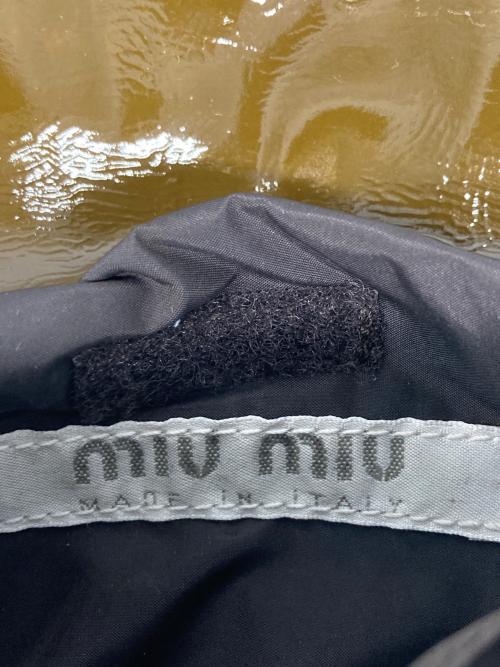 MIU MIU（ミュウミュウ）MIU MIU (ミュウミュウ) エナメルショルダーバッグ オリーブ サイズ:なしの古着・服飾アイテム