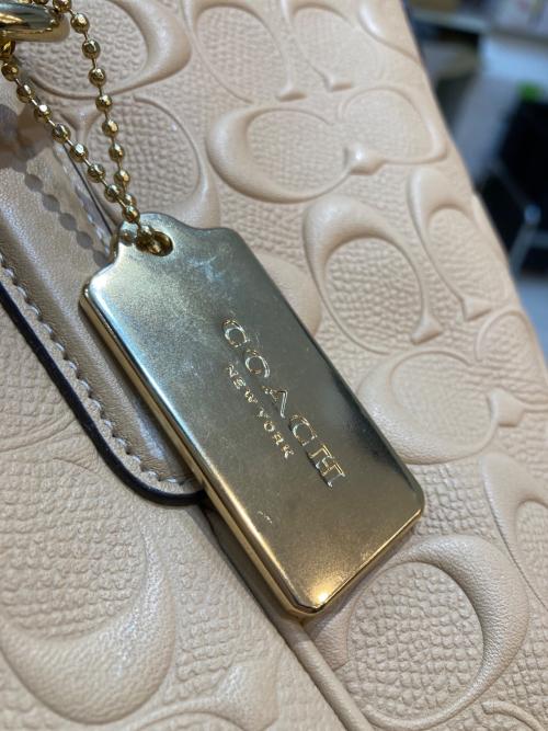 COACH（コーチ）COACH (コーチ) デボスドシグネチャー エンボストートバッグ ピンク サイズ:なしの古着・服飾アイテム