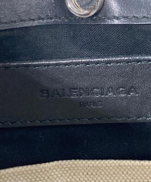 BALENCIAGA（バレンシアガ）BALENCIAGA (バレンシアガ) NAVY POCHETTE キャンバスロゴショルダーバッグ アイボリー×ブラックの古着・服飾アイテム