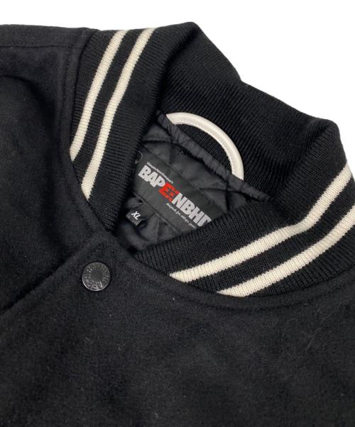A BATHING APE（アベイシングエイプ）A BATHING APE (アベイシングエイプ) NEIGHBORHOOD (ネイバーフッド) VARSITY JACKET ブラック×ホワイト サイズ:XLの古着・服飾アイテム