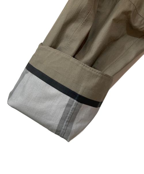 HAGLOFS（ホグロフス）HAGLOFS (ホグロフス) Sagmyra Parka レインコート カーキ サイズ:Mの古着・服飾アイテム