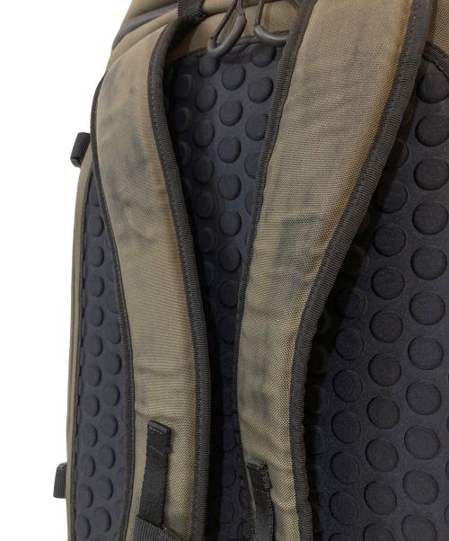 MONCLER（モンクレール）MONCLER (モンクレール) FRAGMENT DESIGN (フラグメントデザイン) ZAINO BACKPACK コラボバックパック オリーブの古着・服飾アイテム