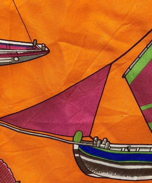 HERMES（エルメス）HERMES (エルメス) 世界の帆船 カレ130 大判シルクスカーフ オレンジの古着・服飾アイテム