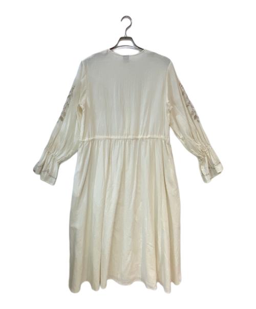 TSUHARU by samansa Mos2（ツハル バイ サマンサモスモス）TSUHARU by samansa Mos2 (ツハル バイ サマンサモスモス) リネンコットン袖刺繍ワンピース アイボリー サイズ:Ｆreeの古着・服飾アイテム