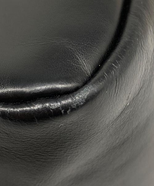 YOUNG & OLSEN The DRYGOODS STORE（ヤングアンドオルセン ザ ドライグッズストア）YOUNG & OLSEN The DRYGOODS STORE (ヤングアンドオルセン ザ ドライグッズストア) FRAMeWORK (フレームワーク) 別注CHARM WIDE BOTTLE BAG ブラックの古着・服飾アイテム