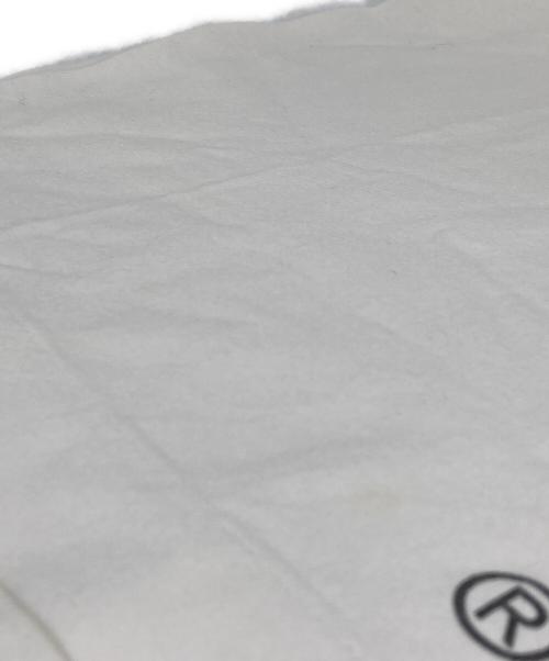 A BATHING APE（アベイシングエイプ）A BATHING APE (アベイシングエイプ) MOUT Exhibition Print Tee ホワイト サイズ:Sの古着・服飾アイテム