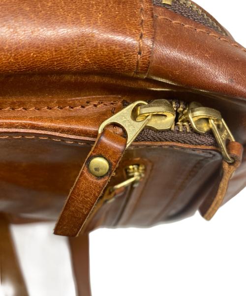 RYU（リュウ）RYU (リュウ) SQUARE BODY BAG レザーボディバッグ ブラウンの古着・服飾アイテム