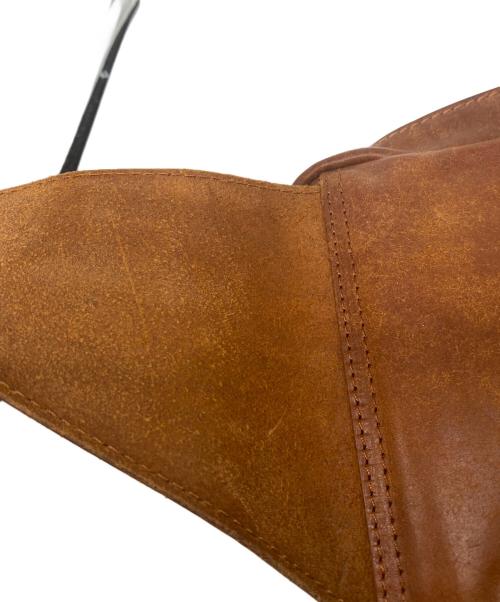 RYU（リュウ）RYU (リュウ) SQUARE BODY BAG レザーボディバッグ ブラウンの古着・服飾アイテム