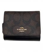 COACHコーチ）の古着「SMALL TRIFOLD WALLET シグネチャー 3つ折り財布」｜ブラウン