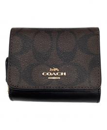 COACH（コーチ）の古着「SMALL TRIFOLD WALLET シグネチャー 3つ折り財布」｜ブラウン