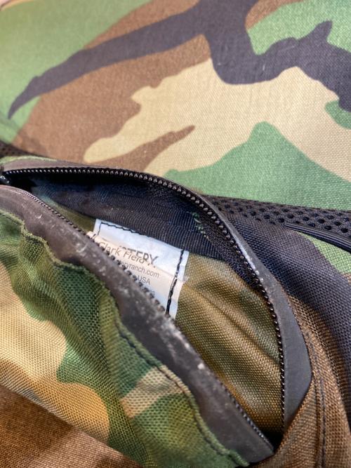 MYSTERY RANCH（ミステリーランチ）MYSTERY RANCH (ミステリーランチ) INVADER カモフラ柄 メッセンジャーバッグ グリーン サイズ:なしの古着・服飾アイテム