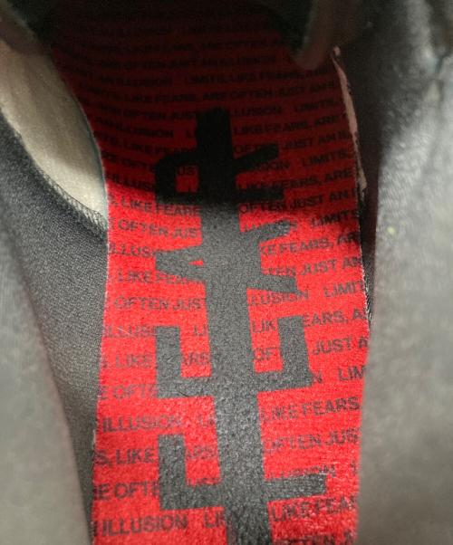 NIKE（ナイキ）AIR JORDAN 1 MID SE FEARLESS APLA　エア ジョーダン ワン ミッド エスイー フィアレス エーピーエルエー /  エアジョーダン 1 ミッド SE フィアレス ミッドカットスニーカーの古着・服飾アイテム