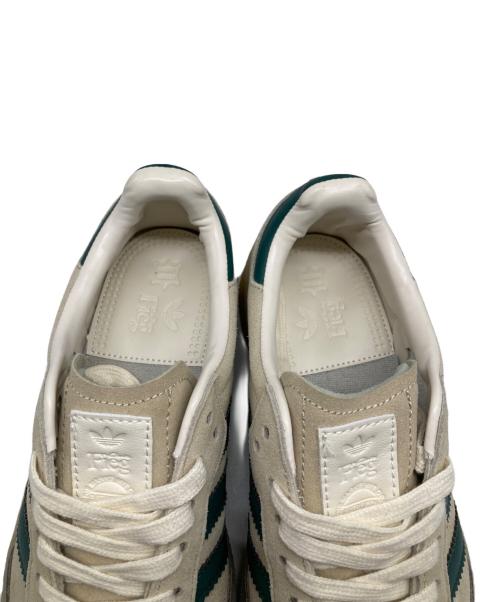 adidas（アディダス）adidas RONNIE FIEG (ロニー・フィグ) CLARKS (クラークス) SAMBA KITH CLARKS　サンバ キス クラークス　 ローカットスニーカー WHITE/GREEN/WHITE サイズ:27.5の古着・服飾アイテム