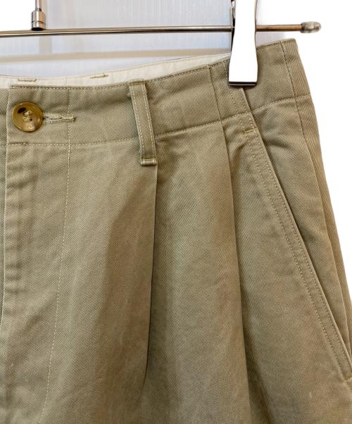 AURALEE（オーラリー）AURALEE (オーラリー) 17AW WASHED FINX CHINO WIDE TUCK PANTS ベージュの古着・服飾アイテム