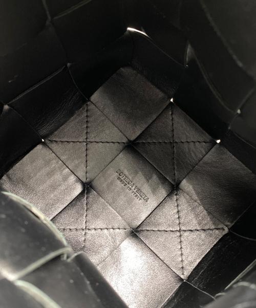 BOTTEGA VENETA（ボッテガベネタ）BOTTEGA VENETA (ボッテガベネタ) SMALL CASSETTE スモール カセット バケットバッグ ブラックの古着・服飾アイテム