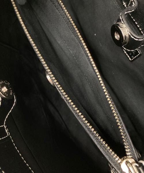 agnes b voyage（アニエスベーボヤージュ）agnes b voyage (アニエスベーボヤージュ) エンボスロゴ ハンドバッグ ブラックの古着・服飾アイテム