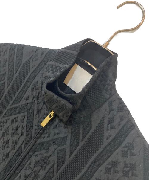 Mame Kurogouchi（マメクロゴウチ）Mame Kurogouchi (マメクロゴウチ) Traditional Pattern Jacquard Blouson ブラック サイズ:1の古着・服飾アイテム