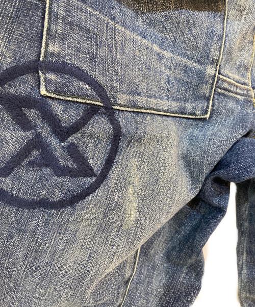 ARMANI EXCHANGE（アルマーニ エクスチェンジ）ARMANI EXCHANGE (アルマーニ エクスチェンジ) ユーズド加工デニム7分丈パンツ ブルー サイズ:W 29の古着・服飾アイテム