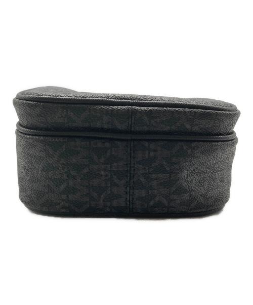 MICHAEL KORS（マイケル・コース）MICHAEL KORS (マイケル・コース) JET SET TRAVEL シグネチャーショルダーバッグ グレーの古着・服飾アイテム