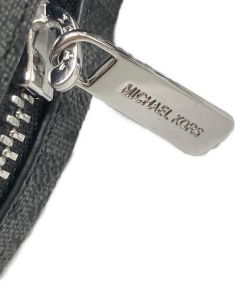 MICHAEL KORS（マイケル・コース）MICHAEL KORS (マイケル・コース) JET SET TRAVEL シグネチャーショルダーバッグ グレーの古着・服飾アイテム