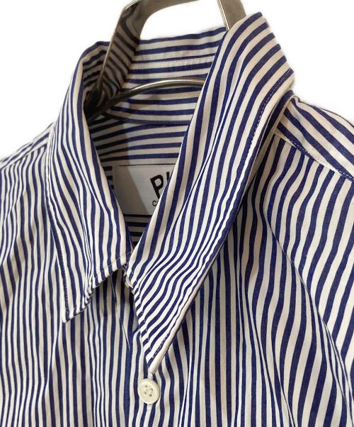 PLAY COMME des GARCONS（プレイコムデギャルソン）PLAY COMME des GARCONS (プレイコムデギャルソン) Stripe Shirt With Black Emblem Pattern A ブルー×ホワイト サイズ:XXSの古着・服飾アイテム