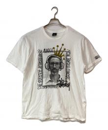 stussy（ステューシー）の古着「DJ STRETCH ARMSTRONG プリントTシャツ」｜ホワイト