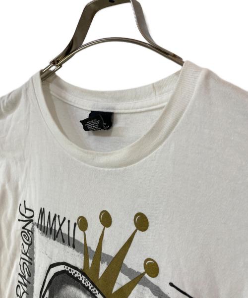stussy（ステューシー）stussy (ステューシー) DJ STRETCH ARMSTRONG プリントTシャツ ホワイト サイズ:Lの古着・服飾アイテム
