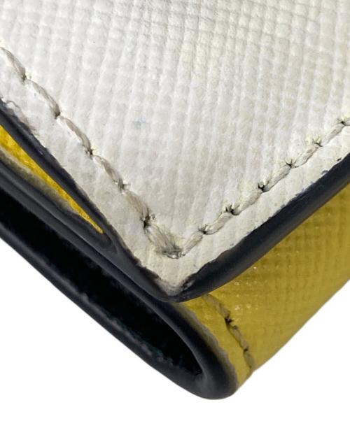 MARNI（マルニ）MARNI (マルニ) SAFFIANO LEATHER TRI-FOLD WALLET 3つ折り財布 イエローの古着・服飾アイテム