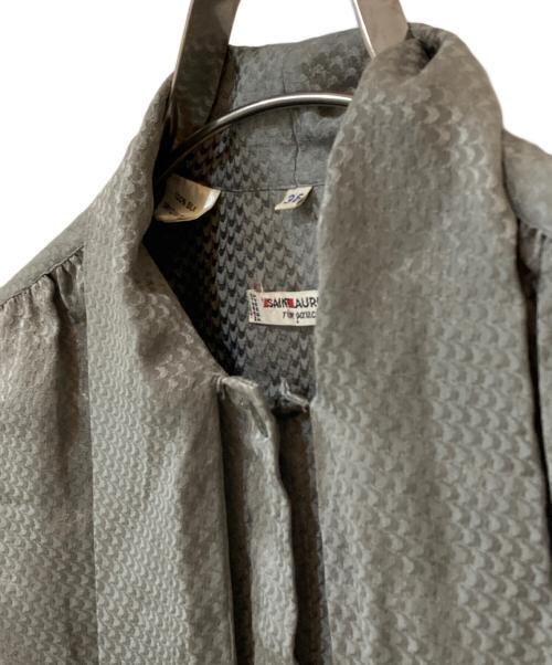 Saint Laurent rive gauche（サンローランリヴゴーシュ）Saint Laurent rive gauche (サンローランリヴゴーシュ) ボウタイ シルクシャツ グレー サイズ:36の古着・服飾アイテム