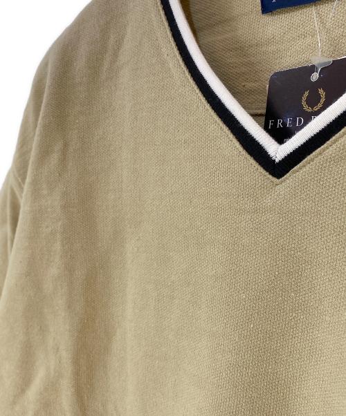 FRED PERRY（フレッドペリー）FRED PERRY (フレッドペリー) Vネックカットソー ベージュ サイズ:Lの古着・服飾アイテム