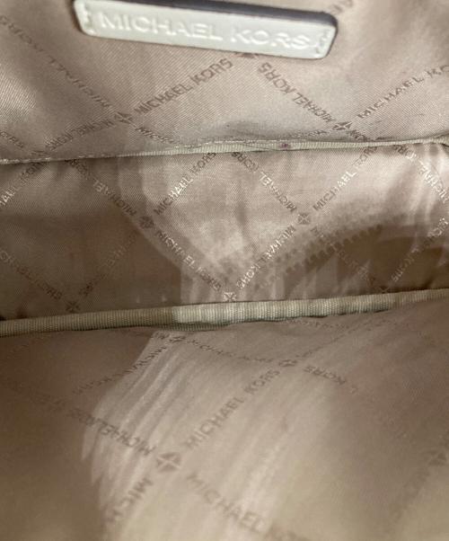 MICHAEL KORS（マイケルコース）MICHAEL KORS (マイケル・コース) JET SET ITEM レザー ポケット クロスボディ ウィズ アタッチ ミディアム ベージュの古着・服飾アイテム