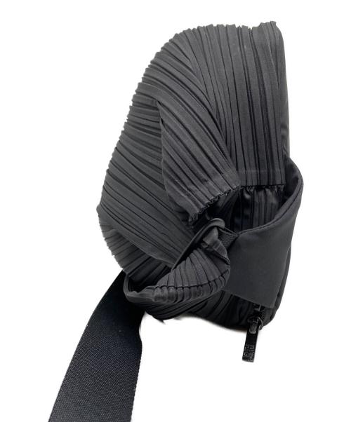 PLEATS PLEASE（プリーツプリーズ）PLEATS PLEASE (プリーツプリーズ) PLEATS MESSENGER バッグ ブラックの古着・服飾アイテム