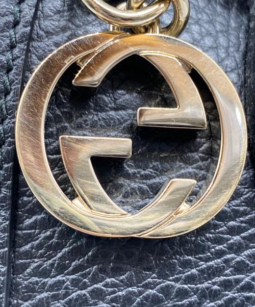 GUCCI（グッチ）GUCCI (グッチ) インターロッキングGチャーム付 2WAYハンドバッグ ブラックの古着・服飾アイテム