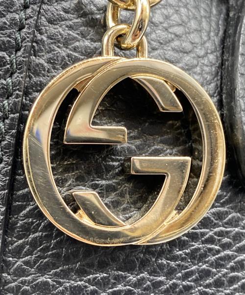GUCCI（グッチ）GUCCI (グッチ) インターロッキングGチャーム付 2WAYハンドバッグ ブラックの古着・服飾アイテム