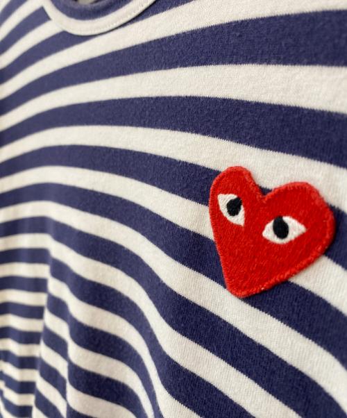 PLAY COMME des GARCONS（プレイコムデギャルソン）PLAY COMME des GARCONS (プレイコムデギャルソン) ワンポイントボーダーL/S Tシャツ ネイビー サイズ:Mの古着・服飾アイテム