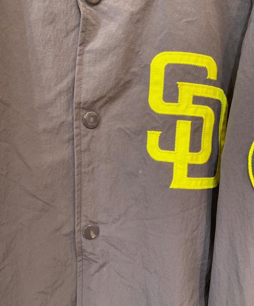 GENUINE MERCHANDISE（ジェニュイン マーチャンダイズ）GENUINE MERCHANDISE (ジェニュイン マーチャンダイズ) MLB STANDARD LOGO JACKET ブラウン サイズ:XLの古着・服飾アイテム