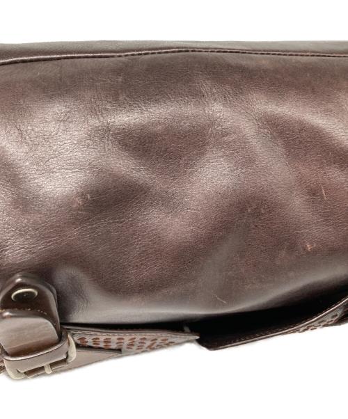 DRIES VAN NOTEN（ドリスヴァンノッテン）DRIES VAN NOTEN (ドリスヴァンノッテン) 装飾レザーショルダーバッグ ベージュの古着・服飾アイテム