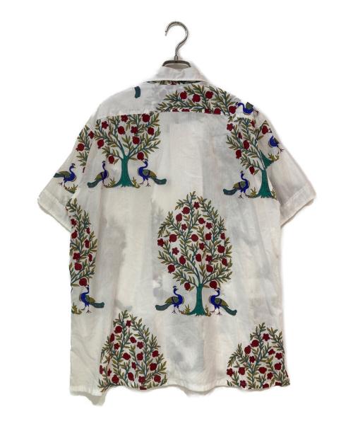 Engineered Garments（エンジニアド ガーメンツ）Engineered Garments (エンジニアド ガーメンツ) Cotton Lawn Peacock Print Camp Shirt ホワイト サイズ:Ｍの古着・服飾アイテム