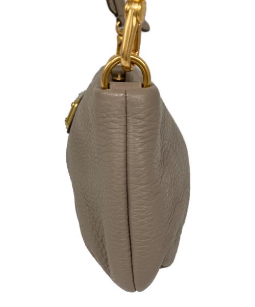 Marc by Marc Jacobs（マークバイマークジェイコブス）Marc by Marc Jacobs (マークバイマークジェイコブス) クロスボディーミニショルダーバッグ ベージュの古着・服飾アイテム