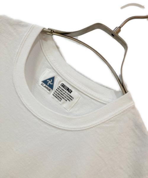 CHALLENGER（チャレンジャー）CHALLENGER (チャレンジャー) COLLEGE LOGO TEE ホワイト サイズ:XLの古着・服飾アイテム