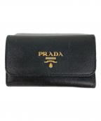 PRADAプラダ）の古着「サフィアーノレザー 6連キーケース」｜ブラック