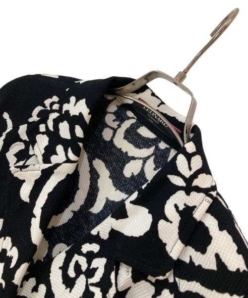 LEONARD FASHION（レオナールファッション）LEONARD FASHION (レオナールファッション) 花柄ダブルジャケット ホワイト×ブラック サイズ:11の古着・服飾アイテム