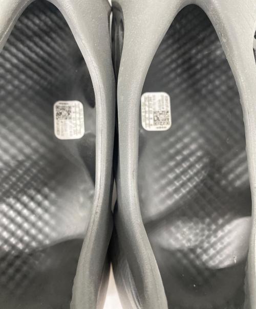 adidas（アディダス）adidas (アディダス) YEEZY FOAM RUNNER CARBON/CARBON/CARBON サイズ:27.5cmの古着・服飾アイテム