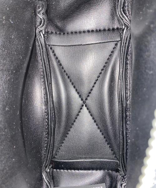Calvin Klein（カルバンクライン）Calvin Klein (カルバンクライン) エンポス加工ショルダーバッグ ブラックの古着・服飾アイテム