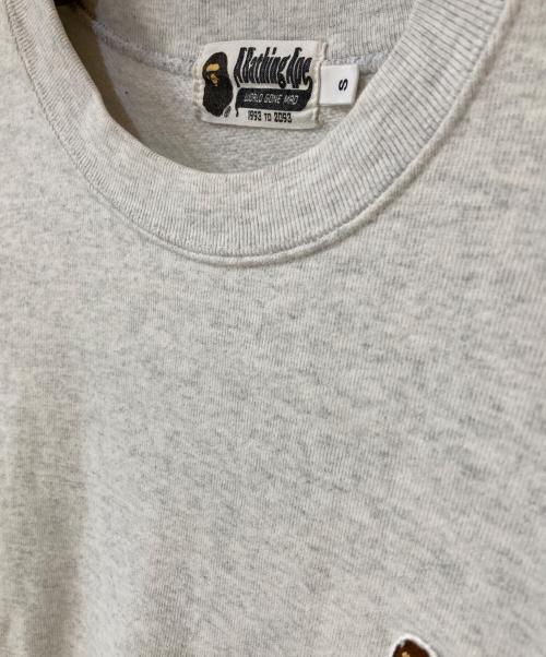 A BATHING APE（アベイシングエイプ）A BATHING APE (アベイシングエイプ) ワンポイントクルーネックスウェット グレー サイズ:Ｓの古着・服飾アイテム