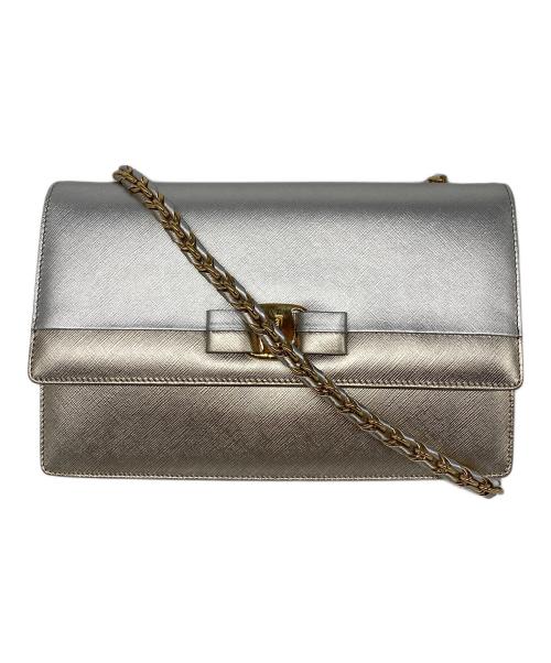 Salvatore Ferragamo（サルヴァトーレ フェラガモ）Salvatore Ferragamo (サルヴァトーレ フェラガモ) ヴァラリボンチェーンショルダーバッグ シルバーの古着・服飾アイテム