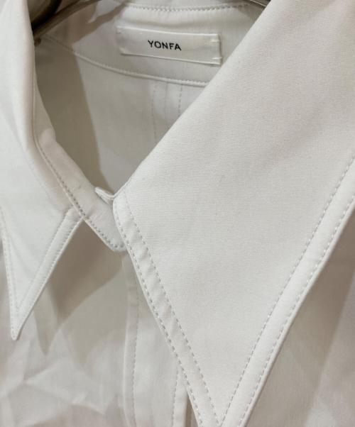 YONFA（ヨンファ）YONFA (ヨンファ) ボクシークロップドシャツ ホワイト サイズ:Freeの古着・服飾アイテム
