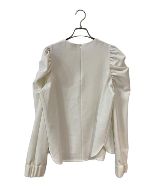 YORI（ヨリ）YORI (ヨリ) タックショルダーブラウス ホワイト サイズ: 36の古着・服飾アイテム